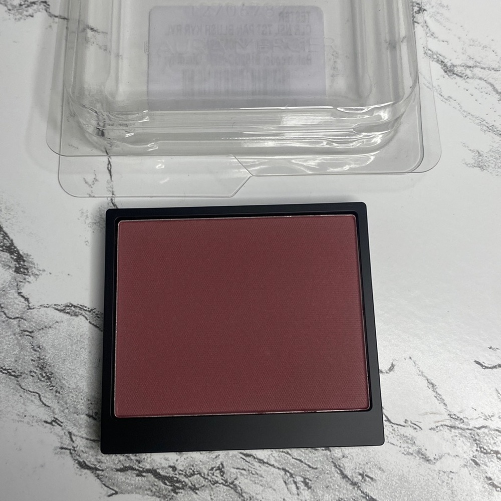 NWOB Laura Mercier blush: Kir Royale
Never used
No box
Sold in pan 
No compact